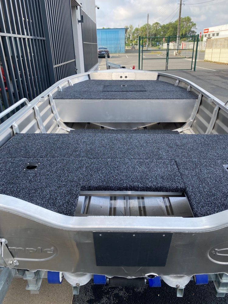 BATEAU DE PÊCHE KIMPLE HUNTER 370M AVEC KIT DÉCO – Image 2